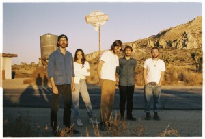 Die fünfköpfige US-Indierockband Mt. Joy hat sich mittlerweile in die erste Liga hochgespielt.