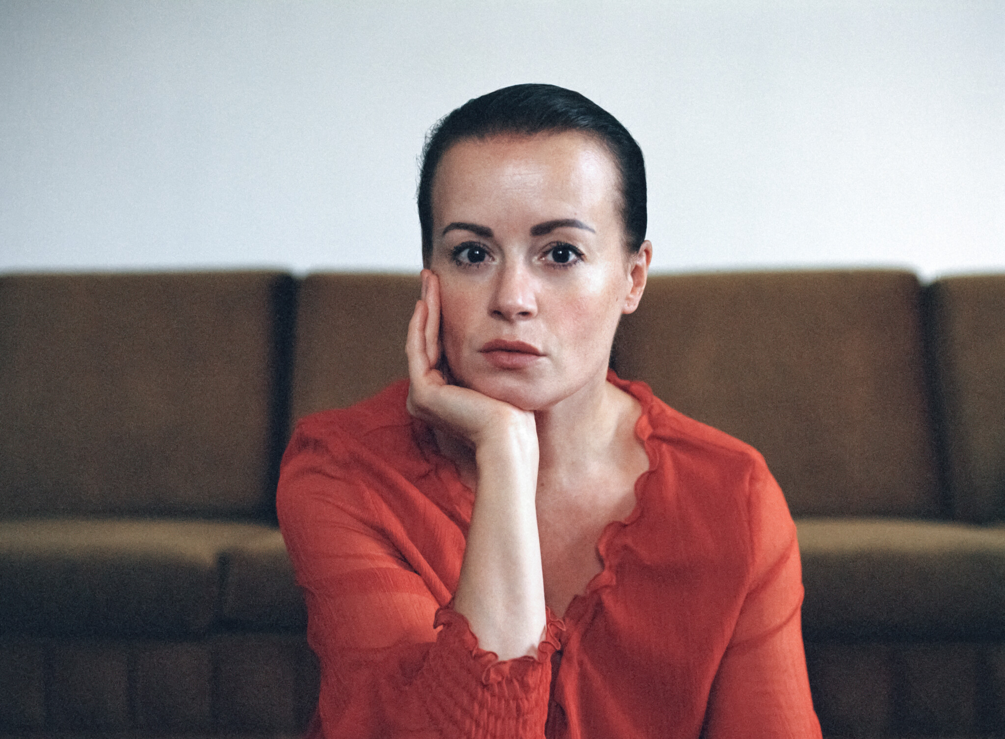 Portraitfoto Rabea Edel, die den Roman „Portrait meiner Mutter mit Geistern“ veröffentlicht
