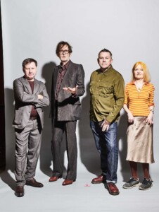 Jarvis Cocker (2. v. l.) hat getrommelt – und seine alte Britpop-Band Pulp ist zurück.