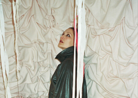 Cate Le Bon veröffentlicht mit „Is it worth it (Happy Birthday“ die zweite Vorabsingle aus ihren neuen Album „Michelangelo dying“