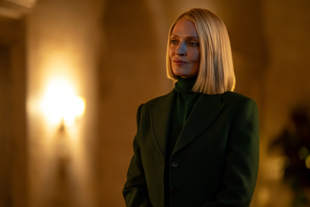 Auch Uma Thurman spielt in der neuen Staffel „Dexter: Wiedererwachen“. mit. Die Serie kann bei Paramount+ gestreamt werden.