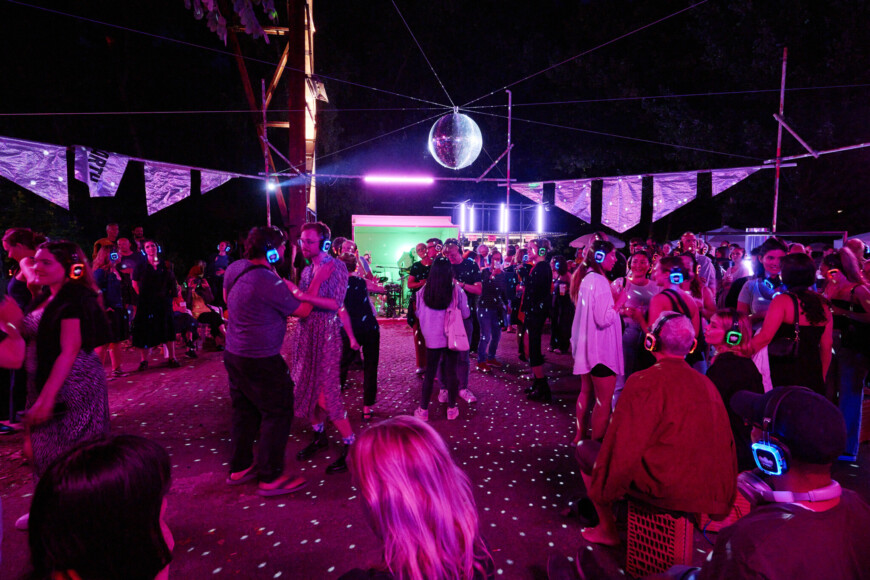 Internationales Sommerfestival Kampnagel läuft vom 6. bis 24. August 2025.