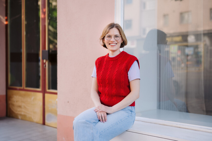 Portraitfoto Friederike Oertel, die das Buch „Urlaub vom Patriarchat“ veröffentlicht