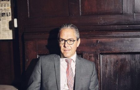 Portraitfoto Steffen Kopetzky, der den historischen Kriegsthriller „Atom“ veröffentlicht