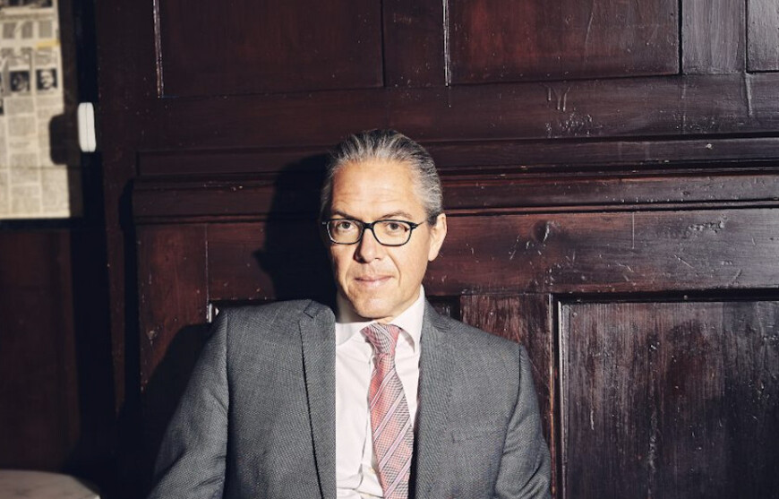 Portraitfoto Steffen Kopetzky, der den historischen Kriegsthriller „Atom“ veröffentlicht
