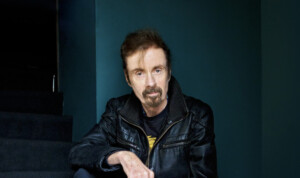 Portraitfoto T.C. Boyle, der mit seinem neuen Roman „No Way home“ im November und Dezember 2025 auf Lesereise geht