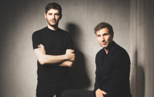 Portraitfoto Taxis Würger und Florian Christl, die mit „Für Polina – In Concert“ gemeinsam auf Tour gehen.