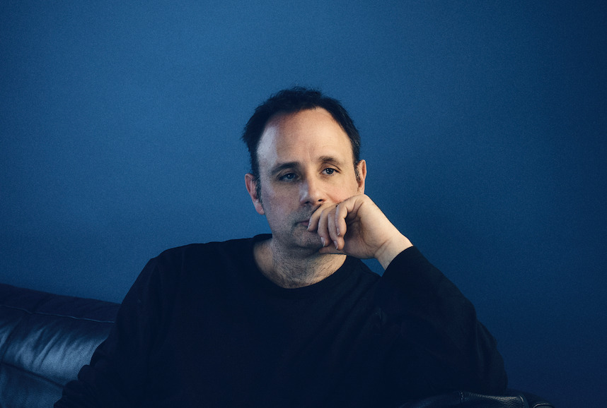 Portraitfoto Jan Costin Wagner, der mit seinem neuen Roman „Eden“ auf Lesereise geht