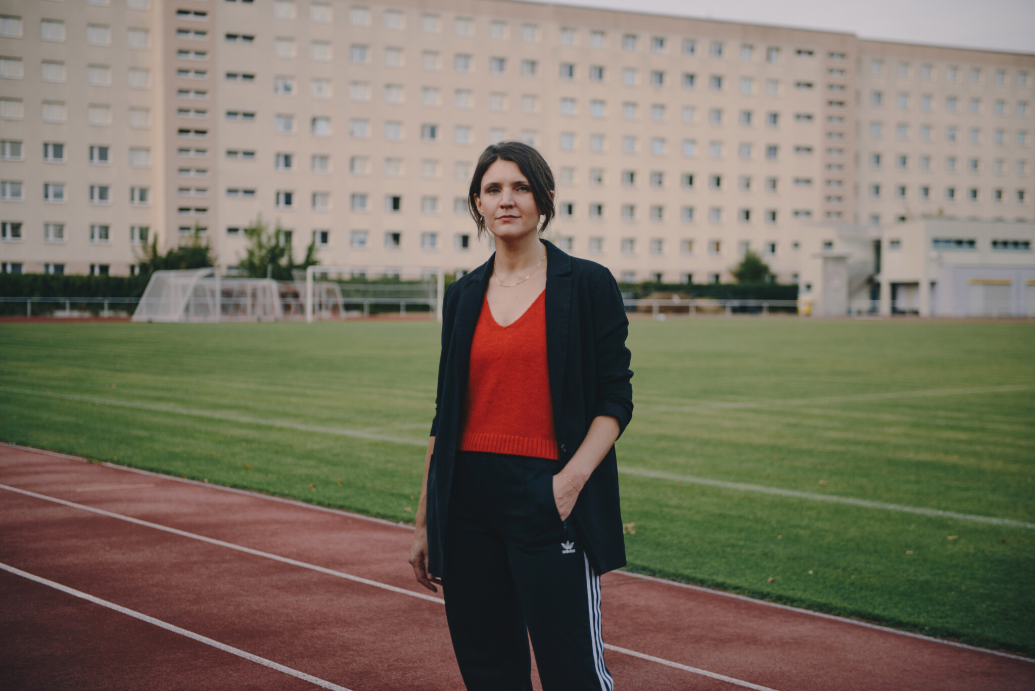 Portraitfoto Verena Keßler, die mit „Gym“ ihren dritten Roman veröffentlicht.