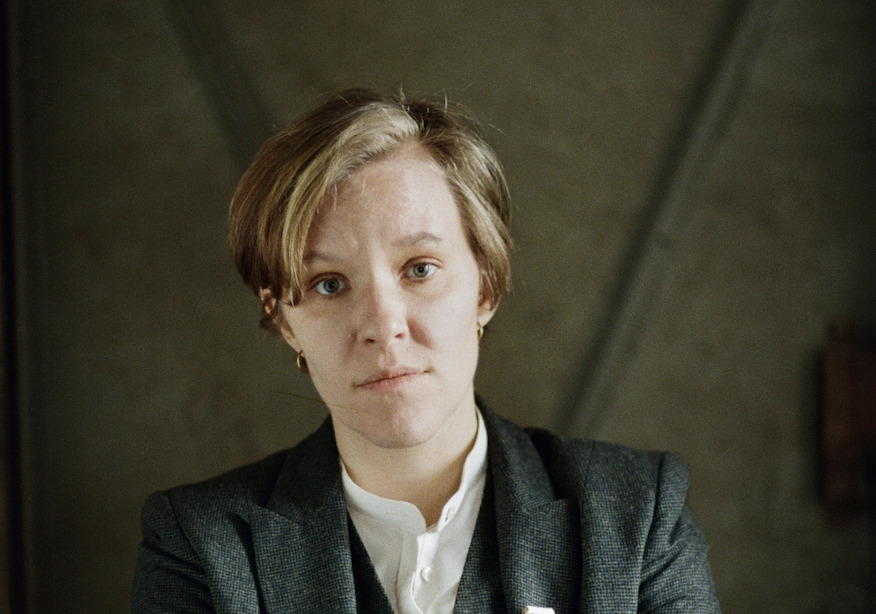 Portraitfoto Raphaela Edelbauer, die den Roman „Die echtere Wirklichkeit“ veröffentlicht
