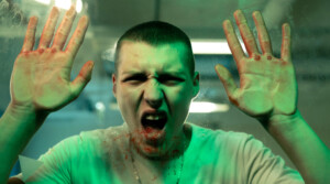 Fresse haut gegen Glasscheibe