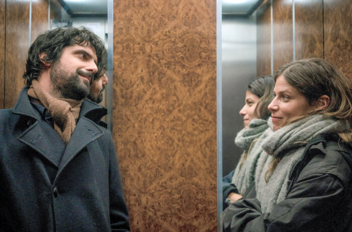 Ana und Oscar verlieben sich in der Silvesternacht 2016 ineinander. Die Serie „Ana und Oscar“ auf Arte und in der Arte-Mediathek zeigt in zehn Folgen im Jahresabstand, wie es um die beiden jeweils bestellt ist.