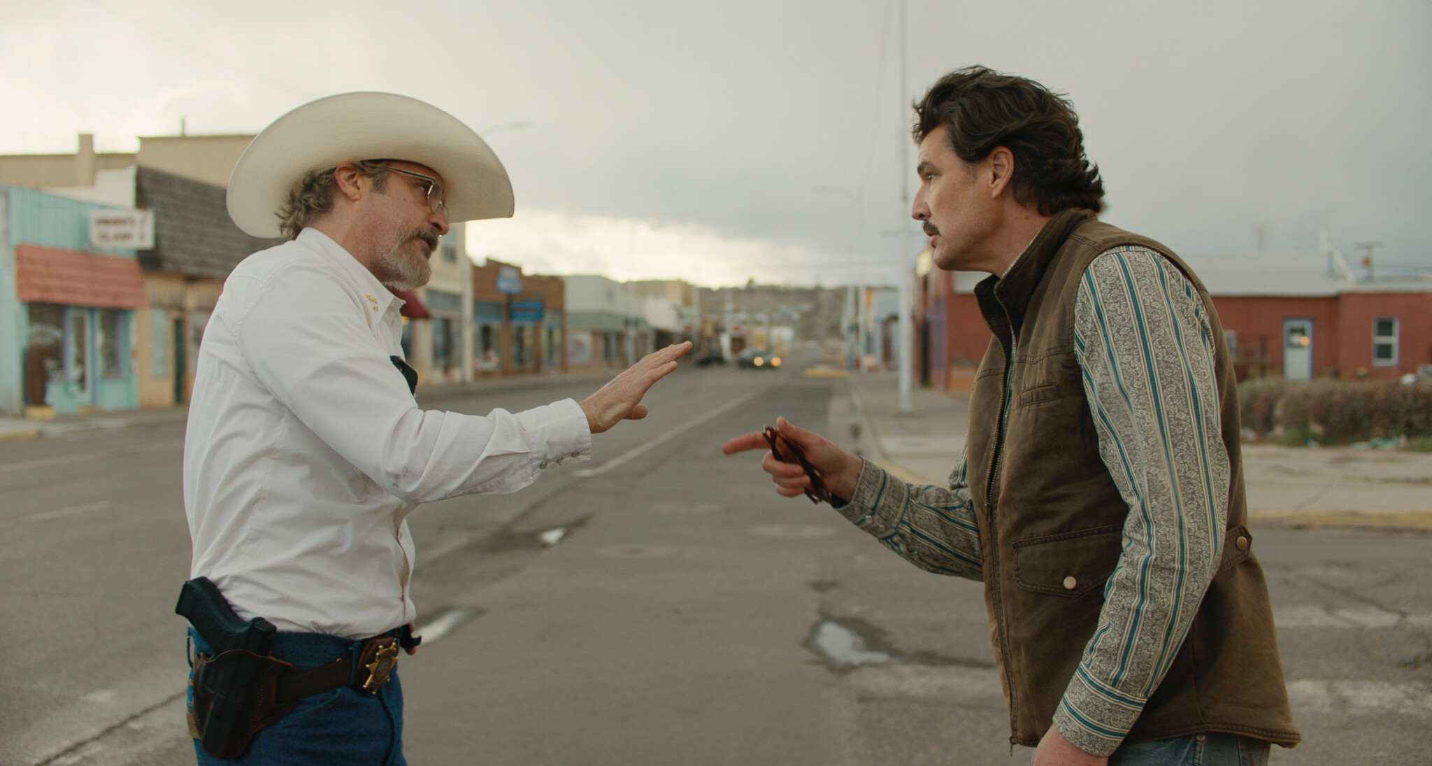 Der Western „Eddington“ mit Joaquin Phoenix und Pedro Pascal in den Hauptrollen läuft in den Kinos.