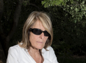 Portraitfoto Joy Williams, die mit „Stories 2“ zum allerersten Mal für zwei Lesungen nach Deutschland kommt