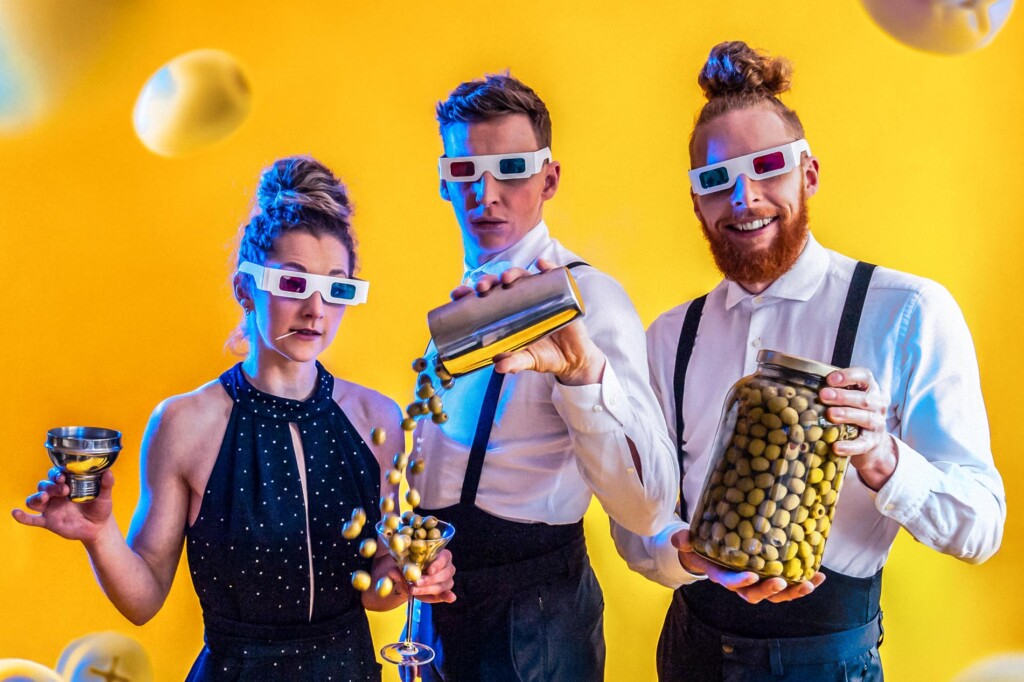 Das Trio Laser Kiwi aus Neuseland ist für die Comedy zuständig und führt durch das Programm.