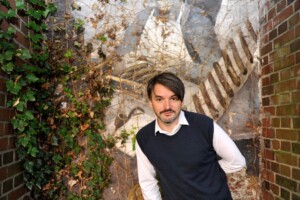 Portraitfoto Sasa Stanisic, der das neue Festival kindly invited 2026 eröffnet