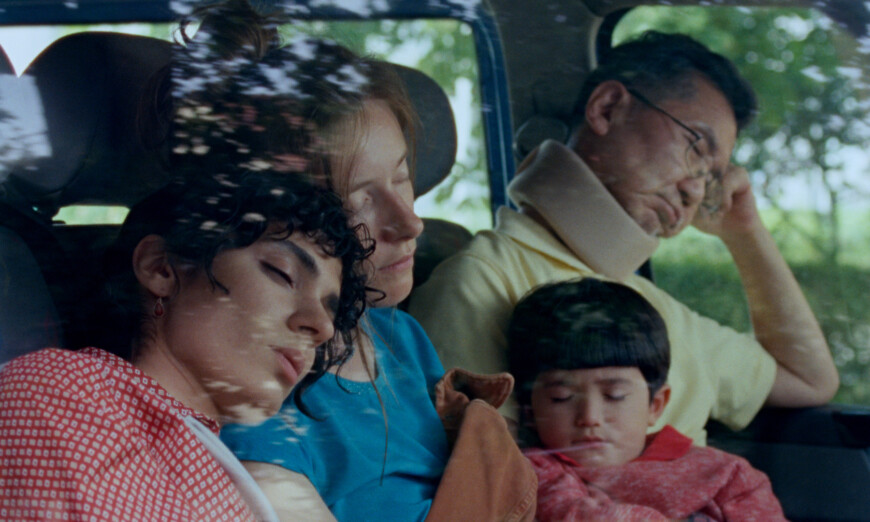 Die kapitalismuskritische Komödie „Sehnsucht in Sangerhausen“ des Regisseurs Julian Radlmaier läuft in dieser Woche im Kino an.