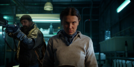 David Harbour (l.) und Millie Bobby Brown (r.) sind Jim Hopper und Elfi, zusammen kämpfen sie gegen das Böse in Hawkins. Staffel 5 der Kult-Serie „Stranger Things“ läuft in drei Etappen bei Netflix an.