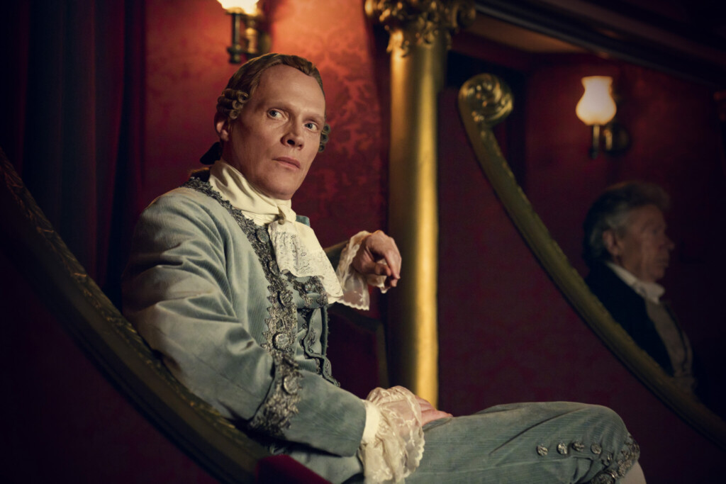 Antonio Salieri (Paul Bettany) ermordet in der Serie „Amadeus“ den gefeierten Komponisten Mozart in Wien.