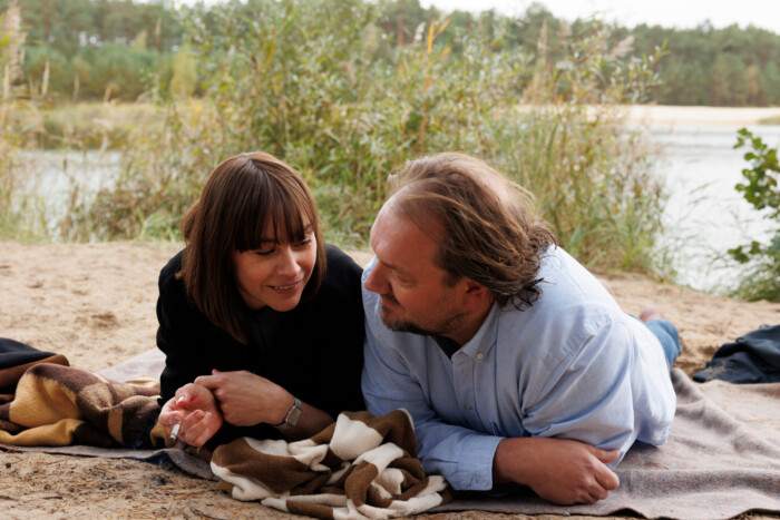 Christiane Paul und Charly Hübner in Wolfgang Beckers Tragikomödie „Der Held vom Bahnhof Friedrichstraße“