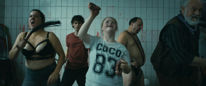 So kann es aussehen, wenn ein katholisches Weihespiel außer Kontrolle gerät. „Holy Meat“ läuft in den Kinos.