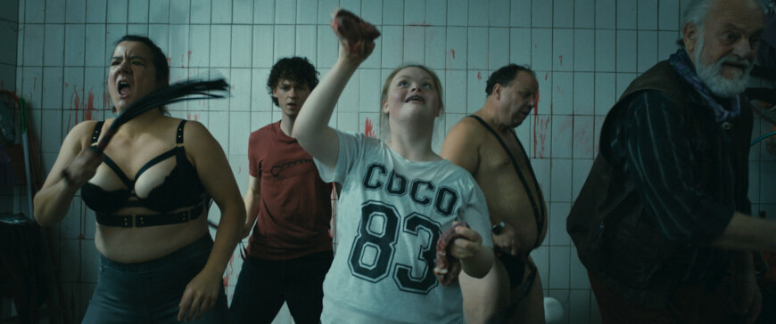 So kann es aussehen, wenn ein katholisches Weihespiel außer Kontrolle gerät. „Holy Meat“ läuft in den Kinos.