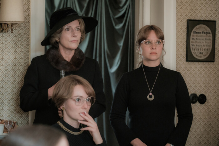 „Ku’damm 77“ steht ab sofort in der ZDF-Mediathek zum Streamen bereit und wird vom 12.–14. 1. im ZDF ausgestrahlt.