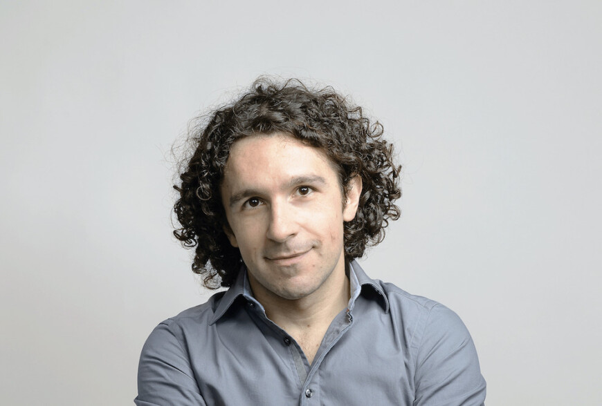 Portraitfoto Marco Balzano, zu dessen neuem Roman „Bambino“ wir ein Gewinnspiel anbieten