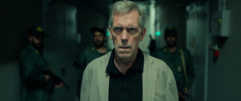 Hugh Laurie spielt in Staffel 3 von „Tehran“ den südamerikanischen Atominspektor Eric Peterson. Die Serie kann bei Apple TV+ gestreamt werden.