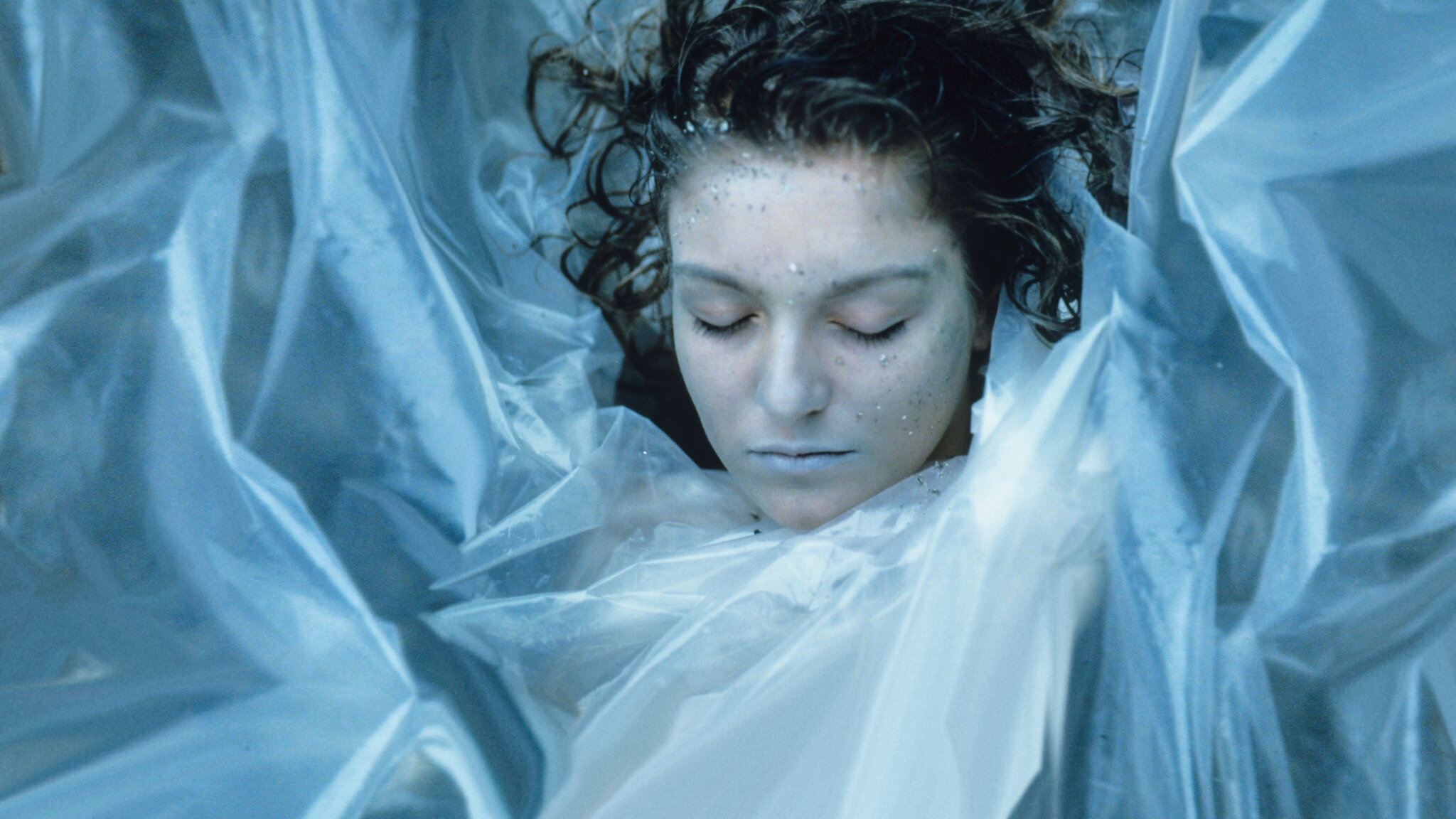 Fast ein Jahr lang stehen alle drei Staffeln der Mutter aller postmodernen Serien „Twin Peaks“ in der Arte-Mediathek zum Streamen bereit.