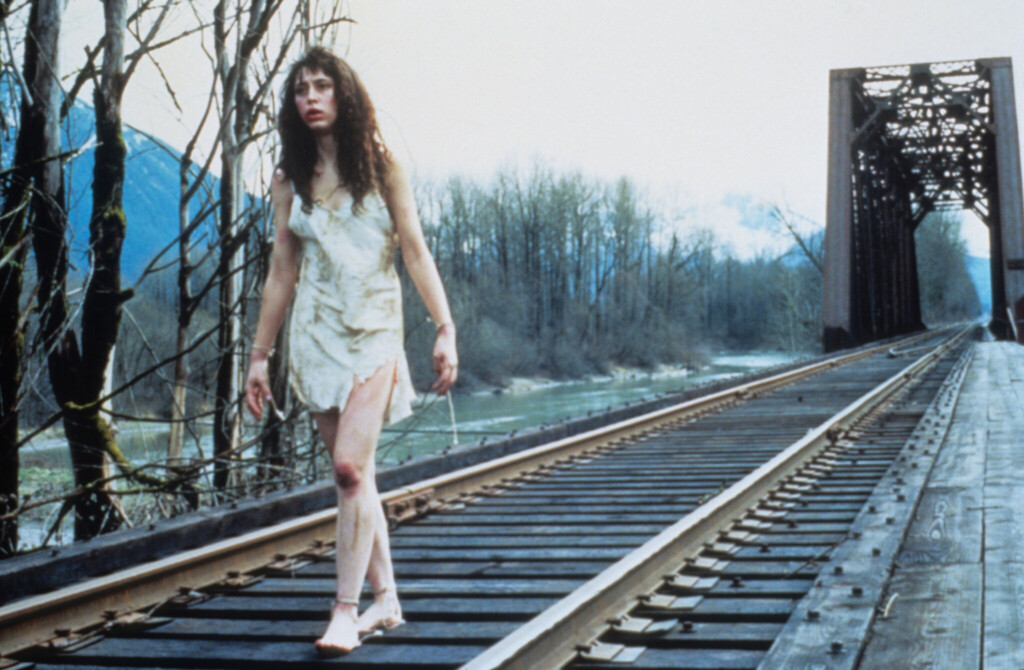 Fast ein Jahr lang stehen alle drei Staffeln der Mutter aller postmodernen Serien „Twin Peaks“ in der Arte-Mediathek zum Streamen bereit.