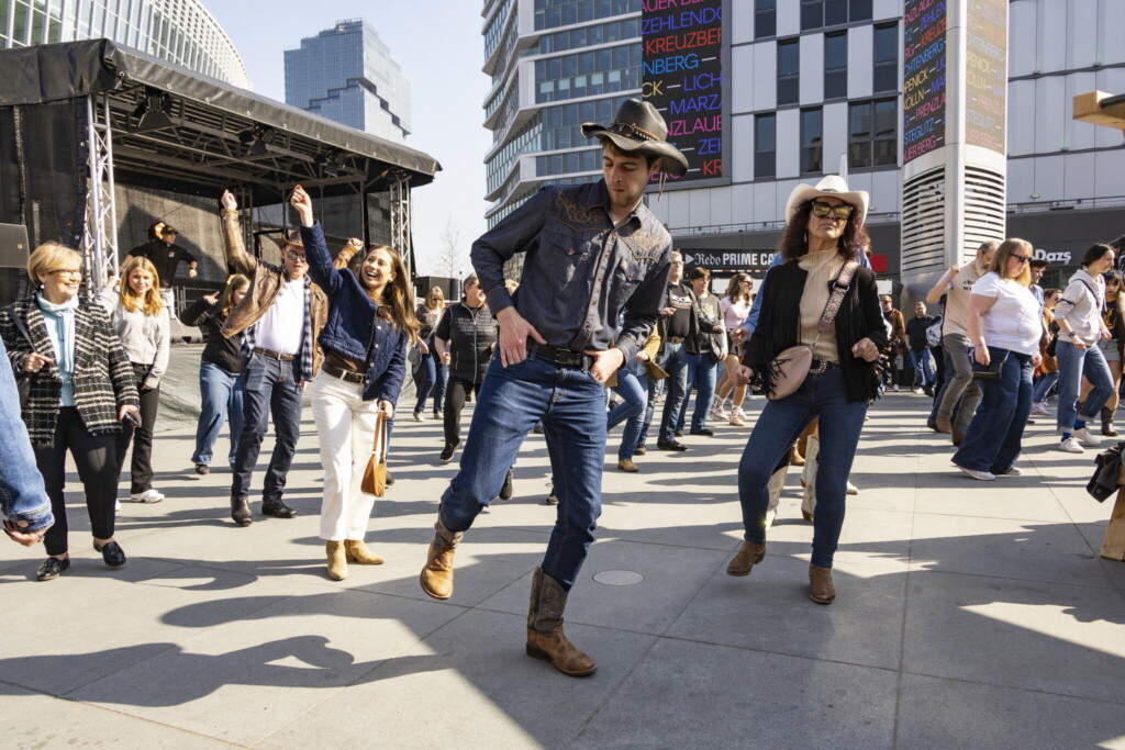 Das C2C 2025 - Country to Country Festival vom 07. bis 09. März 2025 zum vierten Mal zu Gast in der Uber Eats Music Hall Berlin und dem anliegenden Uber Platz.