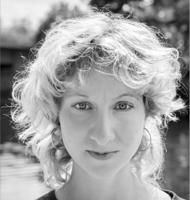 Portraitfoto Ann Esswein, die den Roman „Jahre ohne Sprache“ veröffentlicht