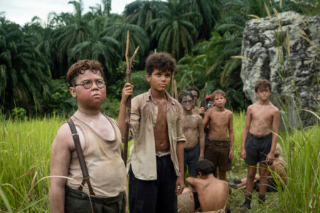 Die vierteilige BBC-Serie „Lord of the Flies“ läuft ab sofort bei Sky und kann bei Wow gestreamt werden.