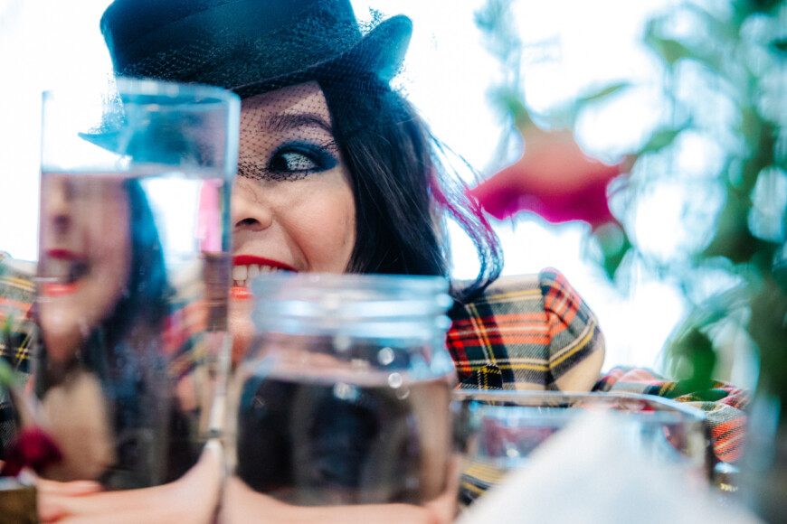 Promoimage von Mitski zu ihrem Album „Nothing’s about to happen to me“