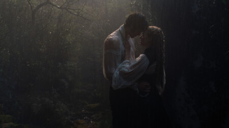 Das Liebesdrama „Wuthering Heights – Sturmhöhe“ läuft im Kino.