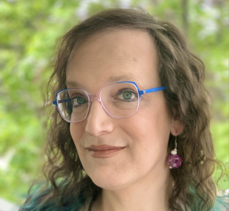 Portraitfoto Stephanie Burt zu deren Buch „Taylor’s Version“ wir ein Gewinnspiel anbieten