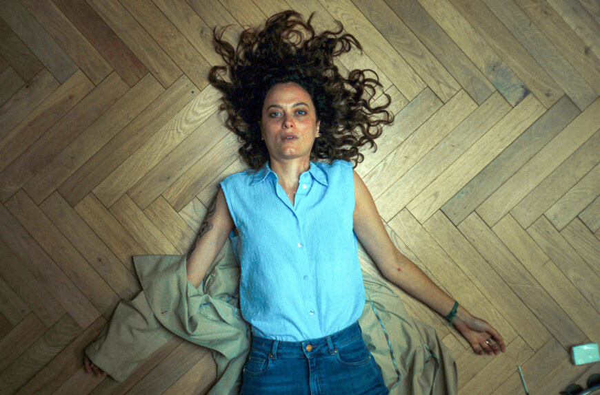 Anna Romana (Gaia Messerklinger) ist den Mördern ihres Vaters auf der Spur und gerät selbst in Lebensgefahr. Die Krimiserie „Das Caravaggio-Komplott“ läuft bei Arte und kann in der Arte-Mediathek gestreamt werden.