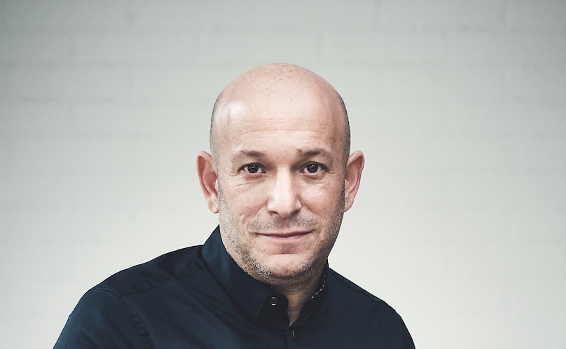 Portraitfoto Dror Mishani zu dessen neuem Roman „Nicht“ wir ein Gewinnspiel anbieten