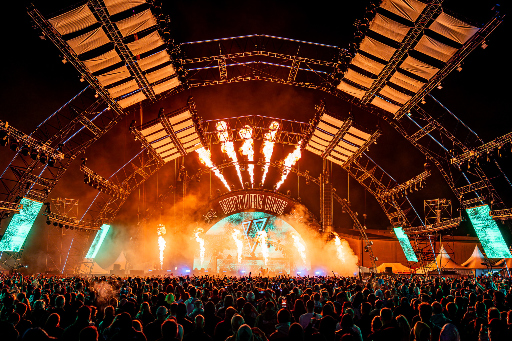 Die Bühne des Musikfestivals Nature One.