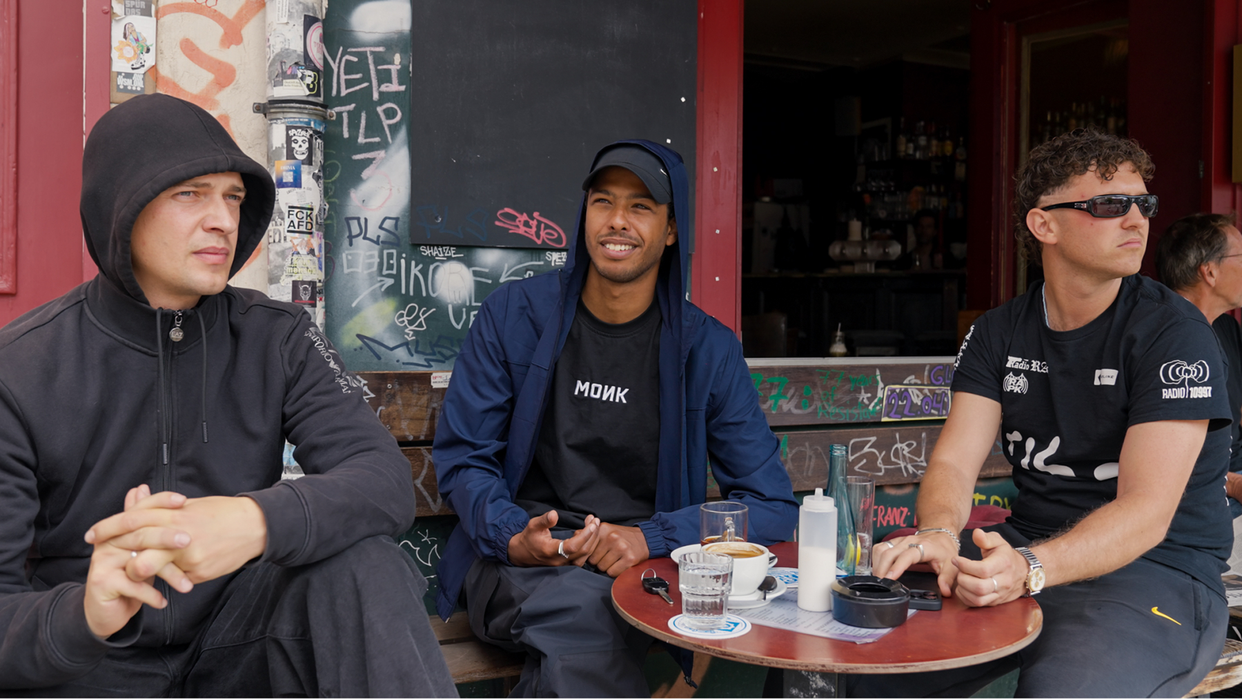 Die RAPK-Rapper im Film „Scherbenland“, der im Kino läuft.