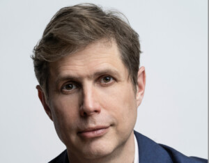 Portraitfoto Daniel Kehlmann, der mit seinem neuen Roman „Afrika“ ab Februar 2027 auf große Lesereise geht