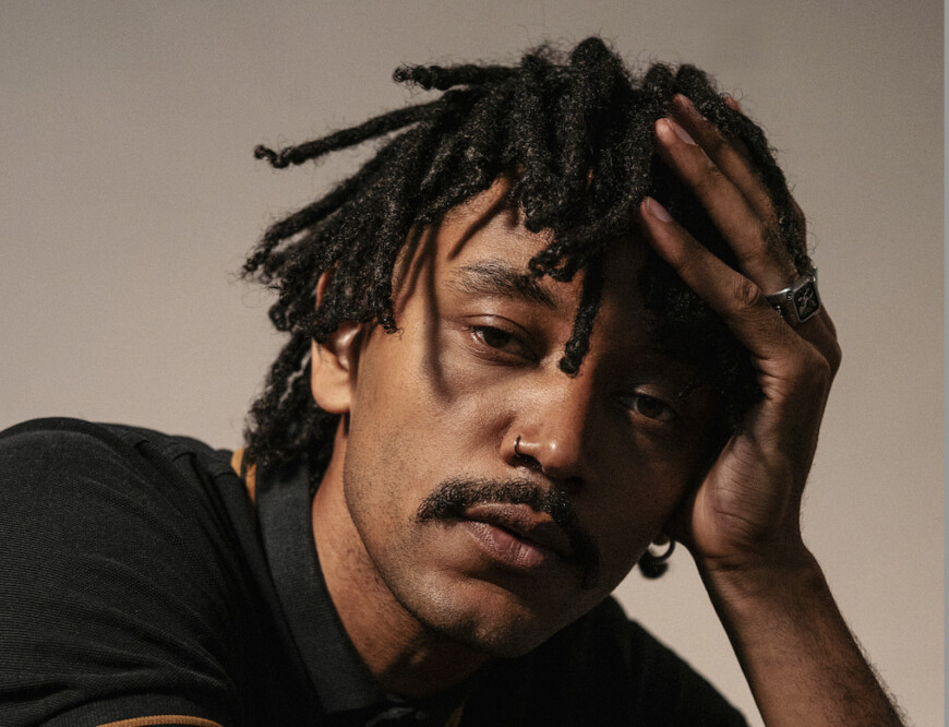 Portraitfoto Don Pablo Mulemba, zu dessen Buch „Hundeheimat“ wir ein Gewinnspiel anbieten