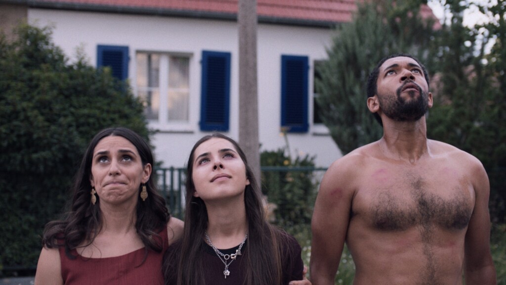 Staffel 5 der Serie „Doppelhaushälfte“ läuft ab sofort bei ZDFneo und kann in der ZDF-Mediathek gestreamt werden.