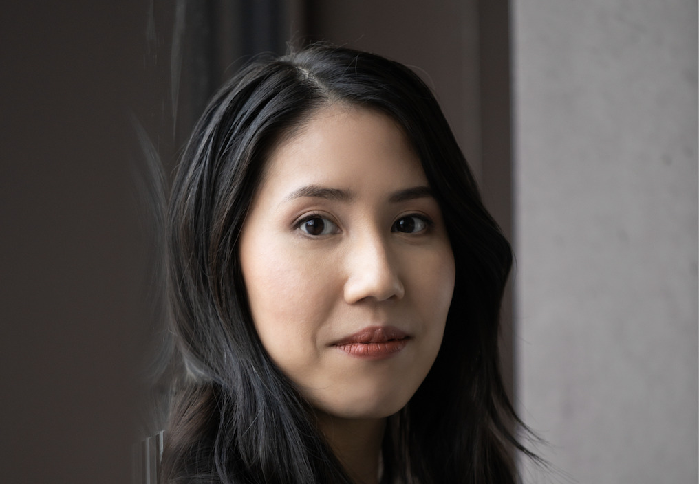Portraitfoto Leh-Wei Liao, die mit „Glaszeit“ ihren Debütroman veröffentlicht