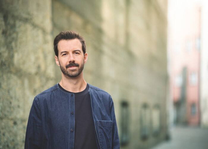 Portraitfoto Mario Petuzzi, mit dem wir über seinen Debütroman „Winterschlaf“ gesprochen haben