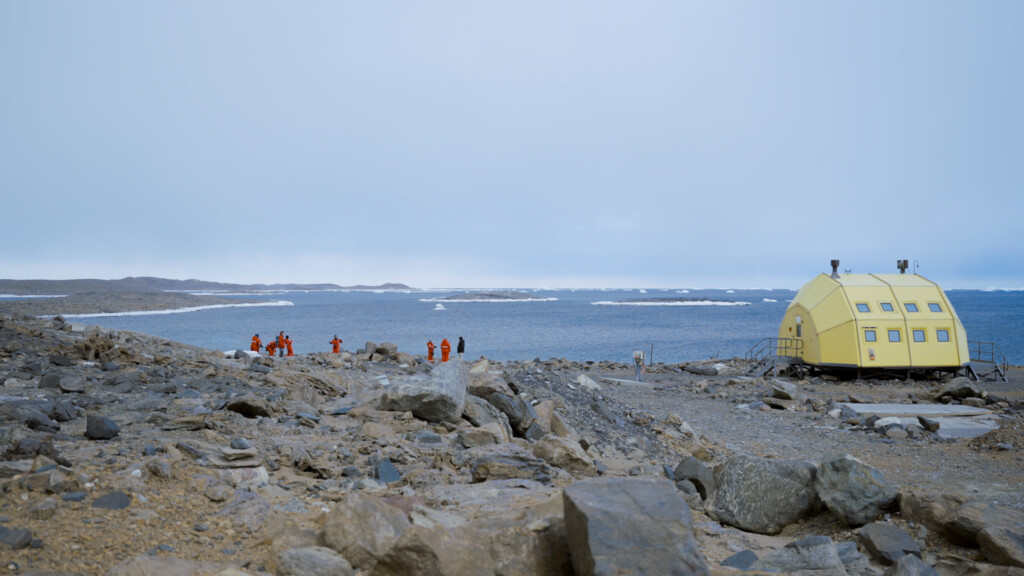 Still_[AUSTRALIAN_RESEARCH_STATION]_(c) ThurnFilm GmbH_Fotografin Ines Reinisch
