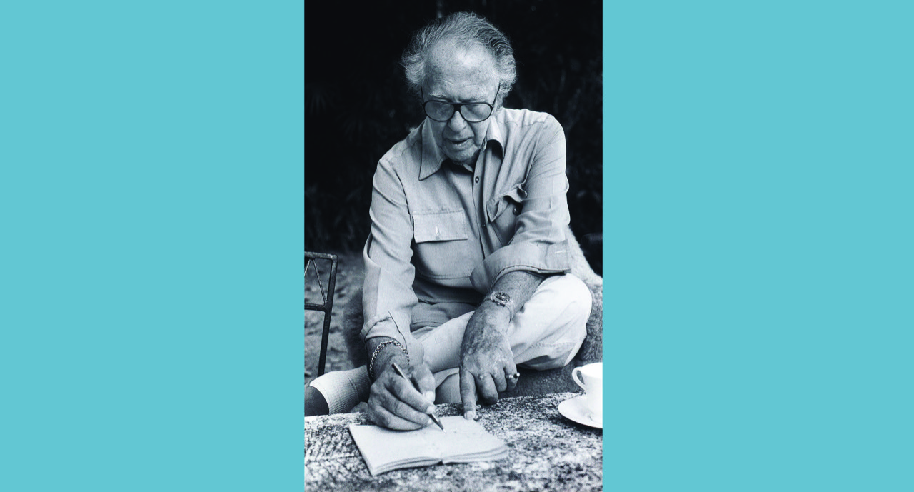 Geoffrey Bawa at his country house Lunuganga, c. 1996 | © Dominic Sansoni