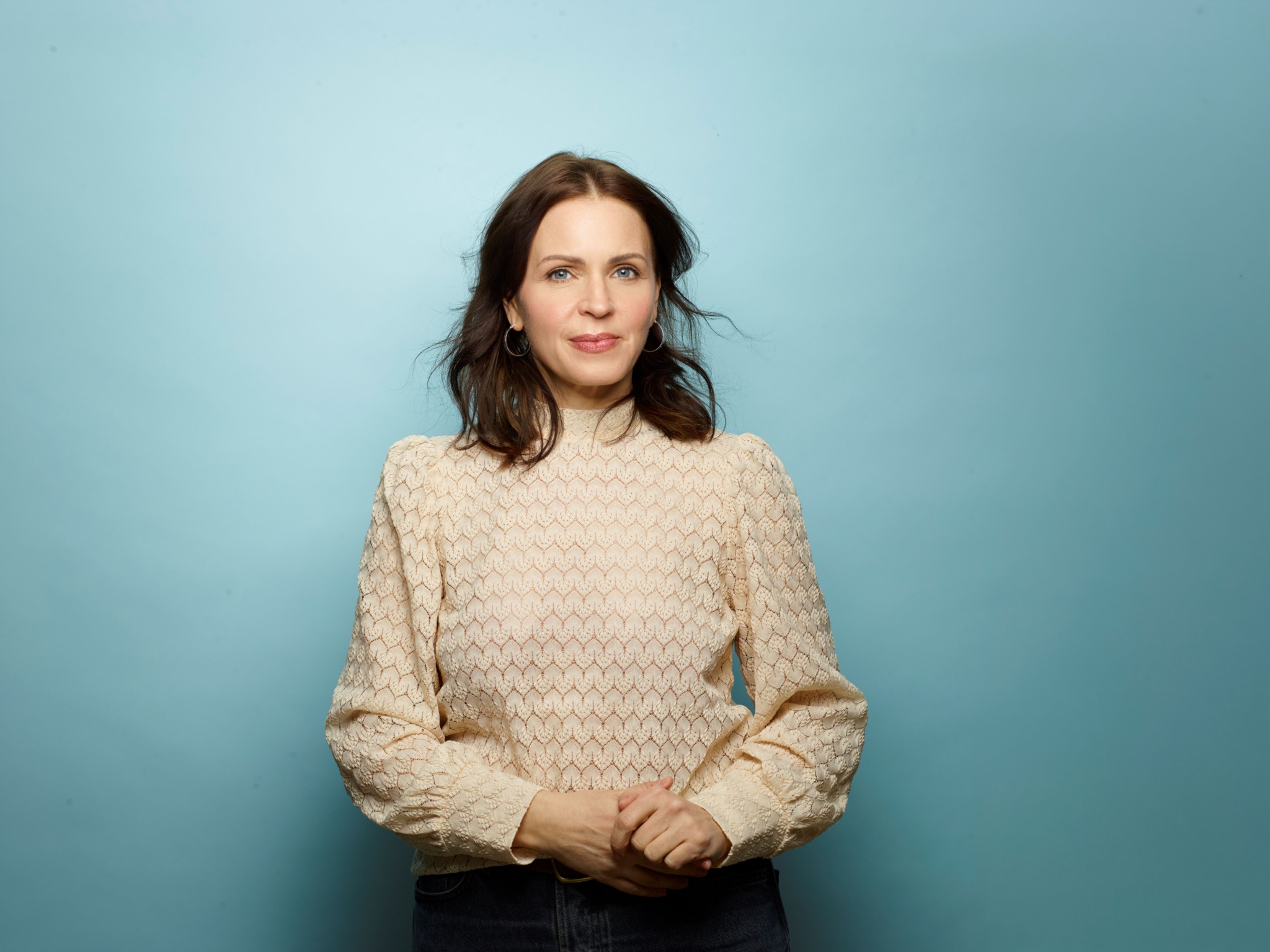 Portraitfoto Jarka Kubsova, die mit „Im Licht des neuen Tages“ ihren neuen Roman veröffentlicht